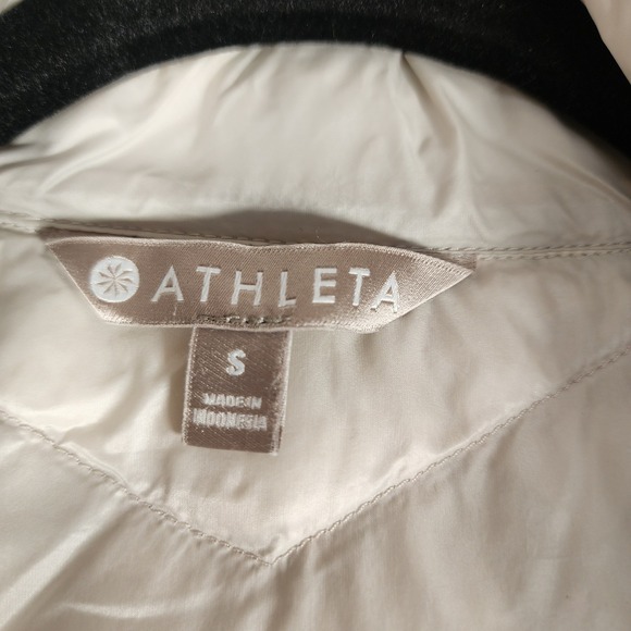 Athleta Women's Cream Quilted Down Filled‎ Vest Full Zip Sleeveless Puffer - Picture 3 of 13